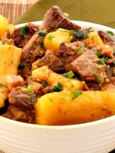 Quantas calorias em 1 Porçoes Costela Com Mandioquinha?