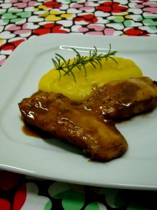 Quantas calorias em 1 Porçoes Frango Com Requeijão E Shoyu?