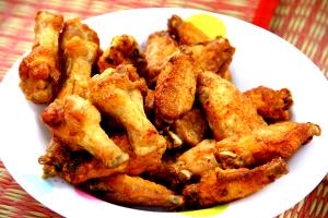 Quantas calorias em 1 Porçoes Frango À Passarinho Light?