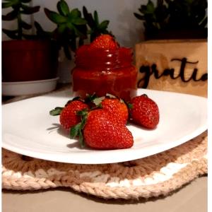 Quantas calorias em 1 Porçoes Geleinha Fit De Morango?