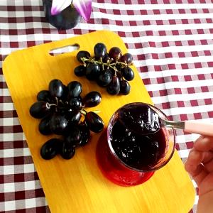 Quantas calorias em 1 Porçoes Geléia De Uva?
