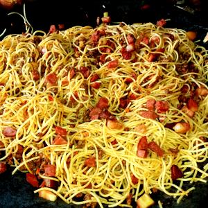 Quantas calorias em 1 Porçoes Macarrão Na Chapa?