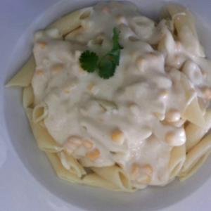 Quantas calorias em 1 Porçoes Macarrão Penne Ao Molho Branco?