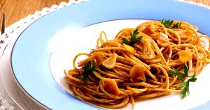 Quantas calorias em 1 Porçoes Macarrão Integral - Alho E Oleo?