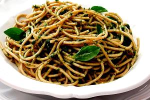 Quantas calorias em 1 Porçoes Macarrão Integral Ao Molho Pesto?