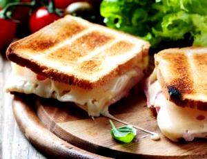 Quantas calorias em 1 Porçoes Misto Quente Low Carb?