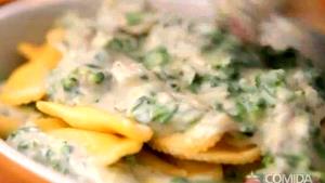 Quantas calorias em 1 Porçoes Molho Branco Com Brocolis E Sardinha?