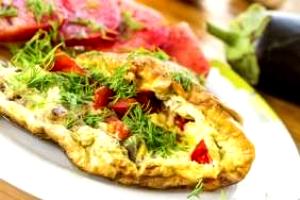Quantas calorias em 1 Porçoes Omelete Com Berinjela, Tomate E Queijo?