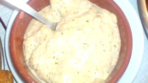 Quantas calorias em 1 Porçoes Pasta De Iogurte Desnatado?