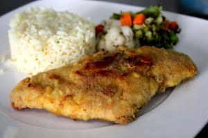 Quantas calorias em 1 Porçoes Peito De Frango Empanado No Forno?