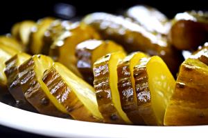 Quantas calorias em 1 Porçoes Pepino Azedo?