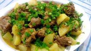 Quantas calorias em 1 Porçoes Pescoço De Peru Com Batatinha?