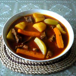 Quantas calorias em 1 Porçoes Picadinho De Carne Com Cenoura E Chuchu?