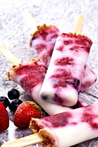 Quantas calorias em 1 Porçoes Picolé De İogurte E Frutas?