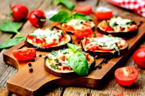 Quantas calorias em 1 Porçoes Pizza De Berinjela Low Carb?
