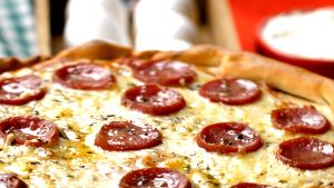 Quantas calorias em 1 Porçoes Pizza Massa E Recheio?