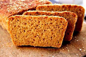 Quantas calorias em 1 Porçoes Pão De Quinoa E Farelo De Aveia?