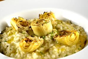Quantas calorias em 1 Porçoes Risoto De Fundo De Alcachofra?