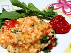 Quantas calorias em 1 Porçoes RISOTO DE TOMATE SECO CHAMPIGNON E ABOBRINHA?