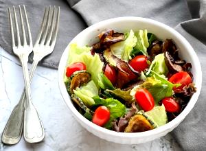 Quantas calorias em 1 Porçoes Salada Beringela E Abobrinha?