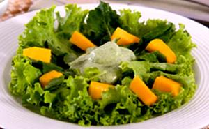 Quantas calorias em 1 Porçoes Salada De Alface, Rúcula E Manga?