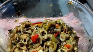 Quantas calorias em 1 Porçoes Salada De Berinjela No Microondas?