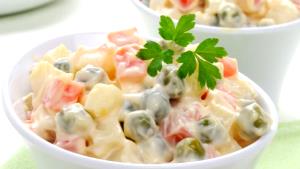 Quantas calorias em 1 Porçoes Salada De Maionese Caseira?