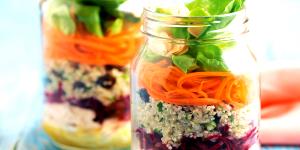 Quantas calorias em 1 Porçoes Salada De Quinoa Com Peito Frango Defumado?