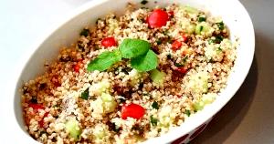 Quantas calorias em 1 Porçoes Salada De Quinua?