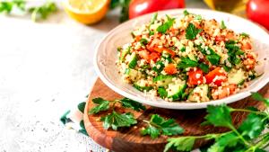 Quantas calorias em 1 Porçoes Salada Marroquina?