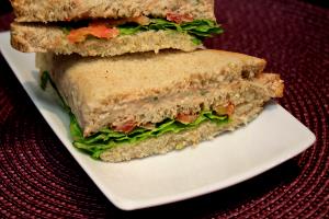 Quantas calorias em 1 Porçoes Sanduiche Ligth Atum?