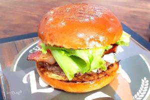 Quantas calorias em 1 Porçoes Sanduiche X Salada Bacon?
