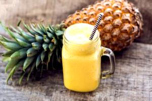 Quantas calorias em 1 Porçoes Shake De Abacaxi Light?