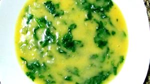 Quantas calorias em 1 Porçoes Sopa Com Espinafre?