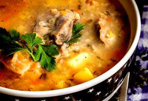 Quantas calorias em 1 Porçoes Sopa Com Moela Frango?