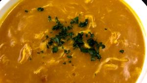 Quantas calorias em 1 Porçoes Sopa De Abobora, Cenoura E Frango Desfiado?