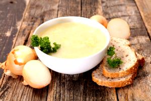 Quantas calorias em 1 Porçoes Sopa De Cebola Com Vegetais?