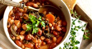 Quantas calorias em 1 Porçoes Sopa De Feijão C Legumes?