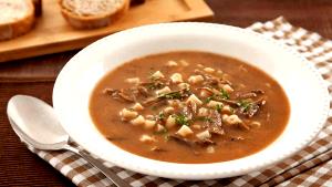 Quantas calorias em 1 Porçoes Sopa De Feijão Carioquinha C/ Bacon E Macarrão Ave Maria?