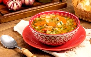 Quantas calorias em 1 Porçoes Sopa De Frango Com Legumes Light?