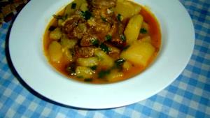 Quantas calorias em 1 Porçoes Sopa De Mandioca Com Carne?