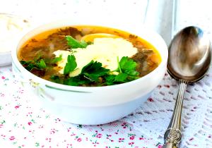 Quantas calorias em 1 Porçoes Sopa De Verduras Com Ovos?