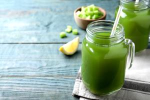 Quantas calorias em 1 Porçoes Suco Detox Com Couve, Limão E Pepino?