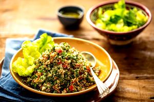 Quantas calorias em 1 Porçoes Tabule De Trigo?