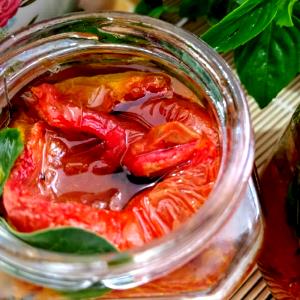 Quantas calorias em 1 Porçoes Tomate Seco Caseiro?