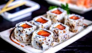 Quantas calorias em 1 Porçoes Uramaki Filadélfia?