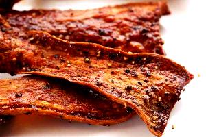 Quantas calorias em 1 Tira Bacon Vegetariano?
