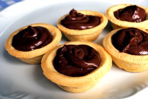 Quantas calorias em 1 unidade (95 g) Empada de Chocolate?