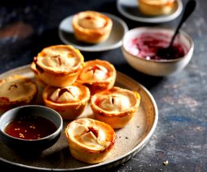Quantas calorias em 1 Unidade Empadinhas De Brie Com Molho Chili E Doce De Framboesa?