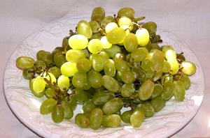 Quantas calorias em 1 Uva Uvas (tipo Americano, Slip-Skin)?
